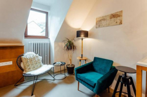 Cozy Blue House Apartment in heart of Old Town Štiavnické Bane